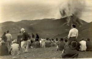 Ausbruch des Teneguía 1971: Palmeros veranstalteten Picknicks in sicherer Entfernung. Foto: Fuencaliente